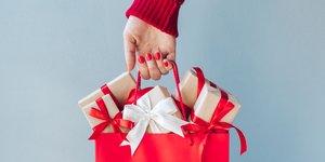 Τσάντα δώρου, το κόλπο για να κλείνει εύκολα