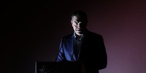 Ο Αλέξης Τσίπρας σε συνεδρίαση της ΚΕ του ΣΥΡΙΖΑ 