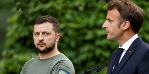  Εμανουέλ Μακρόν με Βολοντίμιρ Ζελένσκι