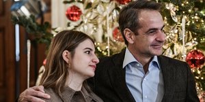 Μητσοτάκης: Οι ευχές για τα Χριστούγεννα και οι προτάσεις για βιβλία