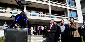 Αποκαλυπτήρια γλυπτού του Κ. Γεωργίου στο κτίριο του υπουργείου Εσωτερικών