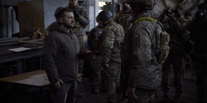 Στο Μπαχμούτ ο Βολοντίμιρ Ζελένσκι/ AP Photos