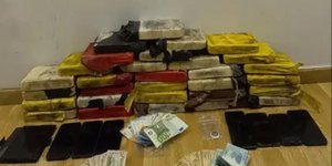 Τεράστιες ποσότητες κοκαΐνης καθώς και μετρητά κατέσχεσαν οι ελληνικές Αρχές