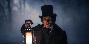 Άνδρας φως νύχτα ομίχλη The Pale Blue Eye ταινία