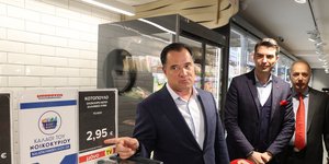 Ο Υπουργός Ανάπτυξης και Επενδύσεων Άδωνις Γεωργιάδης, στο πλαίσιο της κυβερνητικής πρωτοβουλίας για το «καλάθι του νοικοκυριού» επισκέφθηκε σούπερ μάρκετ