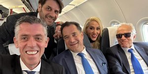 O Άδωνις Γεωργιάδης με την οικογένεια Κοπελούζου 