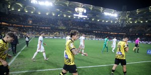 Στο πένθος βυθίστηκε η «οικογένεια» της ΑΕΚ για τον θάνατο δύο οπαδών της στο πλαίσιο του ντέρμπι με τον Παναθηναϊκό