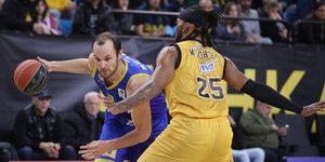 ΑΕΚ-Περιστέρι, Basket League