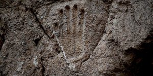 Ανατολική Ιερουσαλήμ: Μυστηριώδες αποτύπωμα χεριού σε πέτρα ανακαλύφθηκε κατά τη διάρκεια ανασκαφών