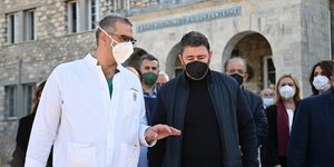 Ο Νίκος Ανδρουλάκης στο νοσοκομείο «Παίδων Πεντέλης»/ Φωτογραφία: ΓΡΑΦΕΙΟ ΤΥΠΟΥ ΠΑΣΟΚ-ΚΙΝΗΜΑ ΑΛΛΑΓΗΣ/EUROKINISSI