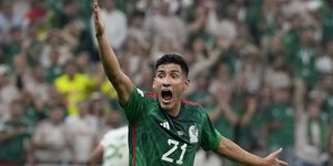 Ο Αντούνα με τη φανέλα της εθνικής Μεξικού