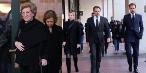 Γεύμα στην Αθηναϊκή Λέσχη για την τέως βασιλική οικογένεια [εικόνες]