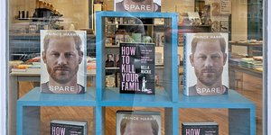 Βιβλιοπωλείο στο Λονδίνο τρολάρει τον Χάρι