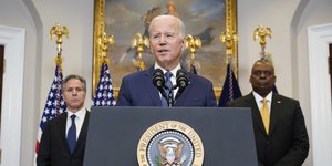 Ο Τζο Μπάιντεν κάνει ανακοινώσεις