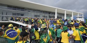 Εισβολή υποστηρικτών του Μπολσονάρου σε κυβερνητικά κτίρια στη Βραζιλία/ AP Photos