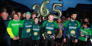 Στη μέση ο 53χρονος, Γκάρι ΜακΚί