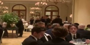 Τα εγγόνια του τέως βασιλιά Κωνσταντίνου στο δείπνο που παρέθεσε η οικογένεια στο ξενοδοχείο «Μεγάλη Βρεταννία»