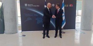 Θερμή υποδοχή στο Νίκο Δένδια από τον ΥΠΕΞ του Ισραήλ/ Φωτογραφία: ΑΠΕ-ΜΠΕ