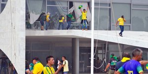 Εισβολή μπολσοναριστών στα κυβερνητικά κτίρια της Βραζιλίας