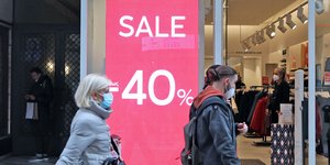 πολίτες στην ερμού σε χειμερινές εκπτώσεις