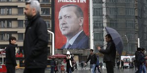 Αφίσα του Ερντογάν σε δρόμο της Κωνσταντινούπολης το 2017 