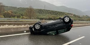 Τουμπαρισμένο αυτοκίνητο στην Εθνική Οδό