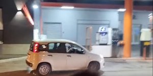 Έκανε το Fiat Panda του κινούμενο πυροτέχνημα