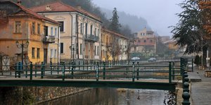 σπιτια μπροστα ποταμι 