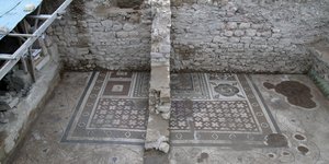 Λεπτομέρεια από το ψηφιδωτό δάπεδο στην Πλωτινόπολη