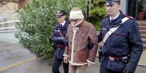 Η στιγμή της σύλληψης του αρχιμαφιόζου Ματέο Μεσίνα Ντενάρο από την ιταλική αστυνομία