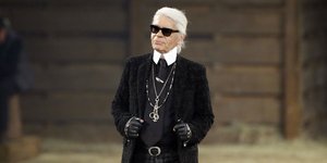 Ο διάσημος σχεδιαστής μόδας Karl Lagerfeld