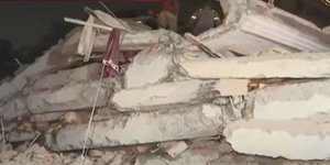 Κατάρρευση πολυκατοικίας στην Ινδία