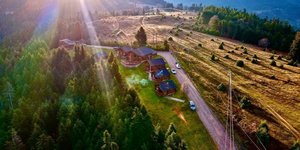 Ξύλινα σπιτάκια στο βουνό 