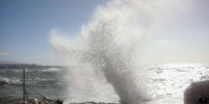 Κύματα στον κόλπο του Φαλήρου