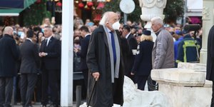 O Αλέξανδρος Λυκουρέζος στην κηδεία του τέως βασιλιά Κωνσταντίνου