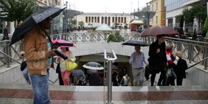 μετρο κοραη βροχη