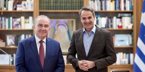 Ο πρωθυπουργός, Κυριάκος Μητσοτάκης με τον Νίκο Παπαθανάση