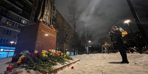 Λουλούδια στη μνήμη των θυμάτων στο Ντνίπρο 