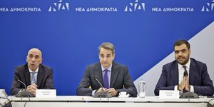 Ο Κυριακος Μητσοτάκης και πλάι του, Γιάννης Μπρατάκος, Παύλος Μαρινάκης