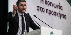 <!-- wp:paragraph --> <p>Ομιλία του στην Κεντρική Επιτροπή του ΠΑΣΟΚ πραγματοποίησε ο Νίκος Ανδρουλάκης, κηρύσσοντας πανηγυρικά την έναρξη του προεκλογικού αγώνα. </p> <!-- /wp:paragraph --> <!-- wp:paragraph --> <p>«Από τη πρώτη Κυριακή ισχυρό ΠΑΣΟΚ-Κίνημα Αλλαγής για να μην μπει η χώρα σε αστάθεια, που είναι έτοιμες να μας οδηγήσουν οι δυνάμεις της Νέας Δημοκρατίας και ΣΥΡΙΖΑ. Γιατί το μόνο που τους ενδιαφέρει, είναι η καρέκλα και όχι το δημόσιο συμφέρον», διαμήνυσε ο Νίκος Ανδρουλάκης.</p> <!-- /wp:para