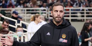 Ο μπασκετμπολίστας Νίκος Παππά με τη φόρμα του Παναθηναϊκού