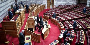 Ενός λεπτού σιγή στη Βουλή