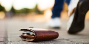 Εργαζόμενος στη Θεσσαλονίκη βρήκε πορτοφόλι και το επέστρεψε