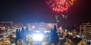 Η πλατεία Συντάγματος υποδέχθηκε φαντασμαγορικά το 2023