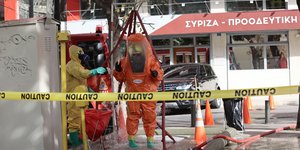Επιχείρηση της Πυροσβεστικής στα γραφεία του ΣΥΡΙΖΑ για ύποπτο φάκελο με σκόνη