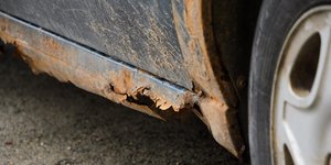 Σκουριασμένο πλαίσιο αυτοκινήτου