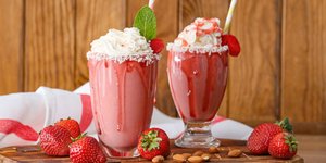 Δροσερά και γευστικά milkshakes φράουλα