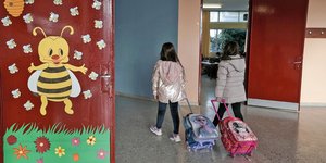μελισσουλα στον τοιχο