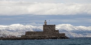 χιονια θαλασσα φαρος