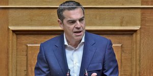 O Αλέξης Τσίπρας απευθύνεται στην ολομέλεια της Βουλής